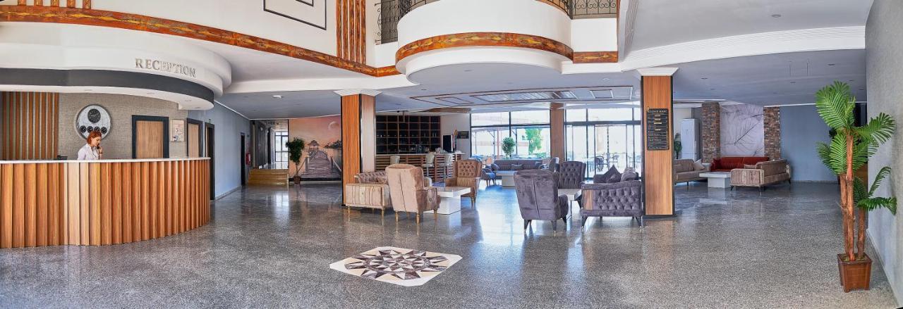 Clover Magic Park Side Hotel Bagian luar foto