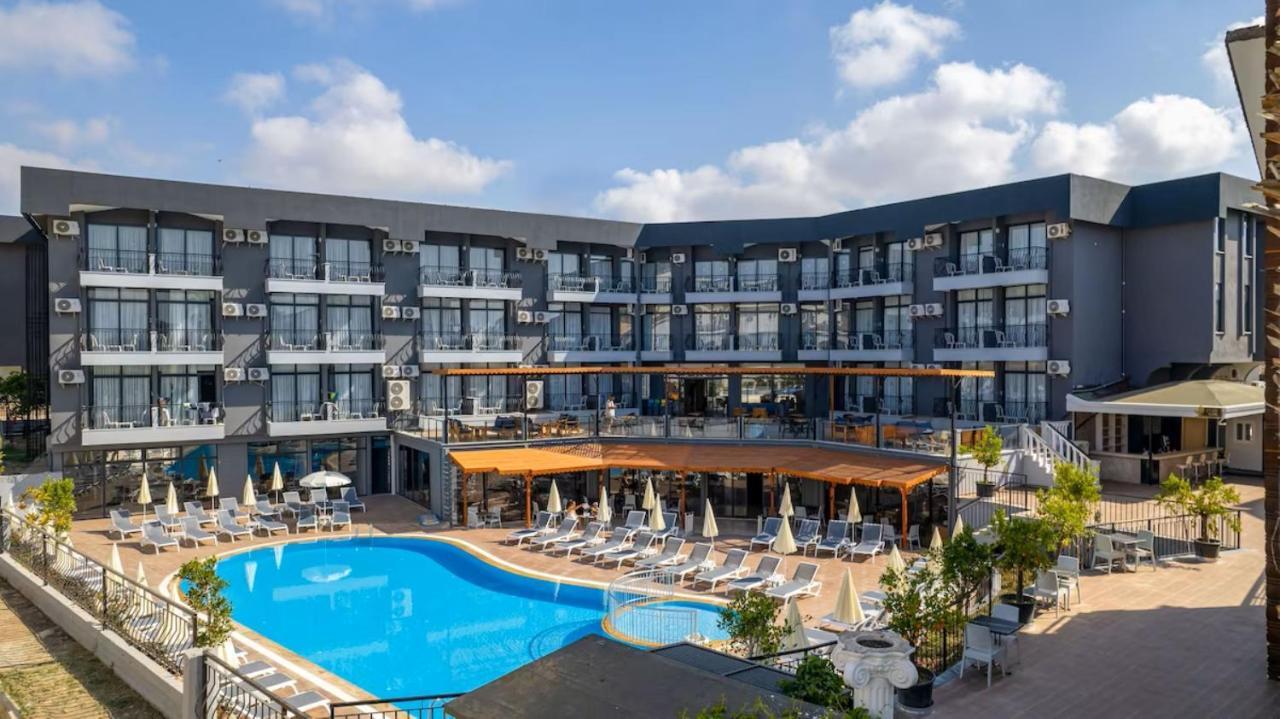Clover Magic Park Side Hotel Bagian luar foto