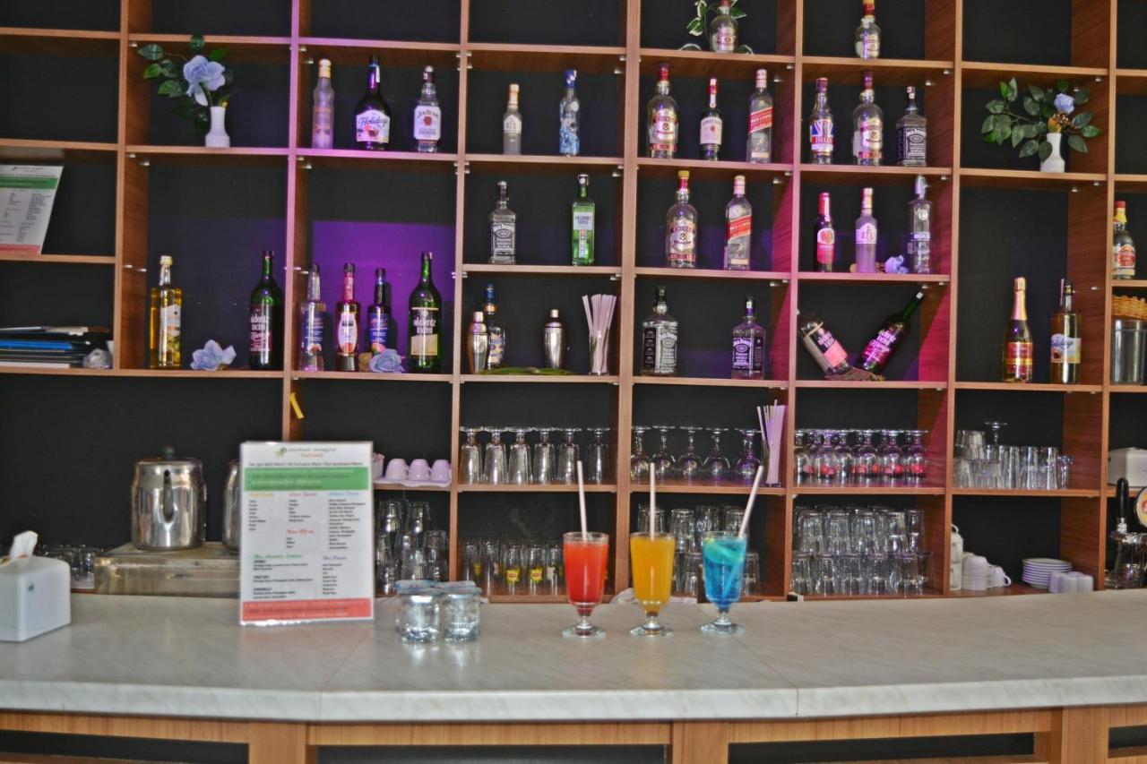 Clover Magic Park Side Hotel Bagian luar foto