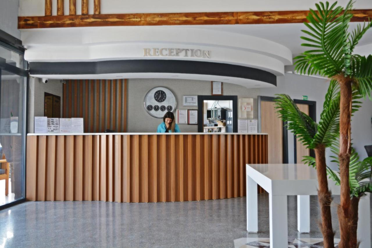 Clover Magic Park Side Hotel Bagian luar foto