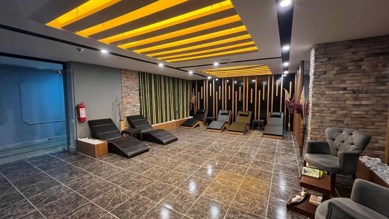 Clover Magic Park Side Hotel Bagian luar foto