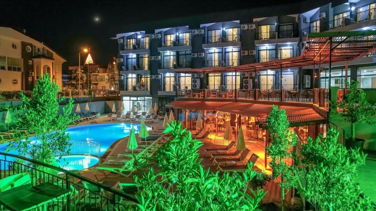 Clover Magic Park Side Hotel Bagian luar foto