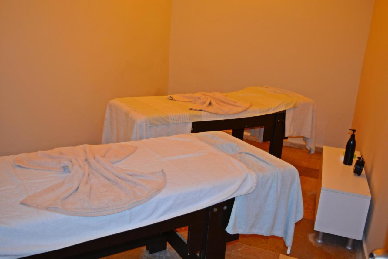 Clover Magic Park Side Hotel Bagian luar foto