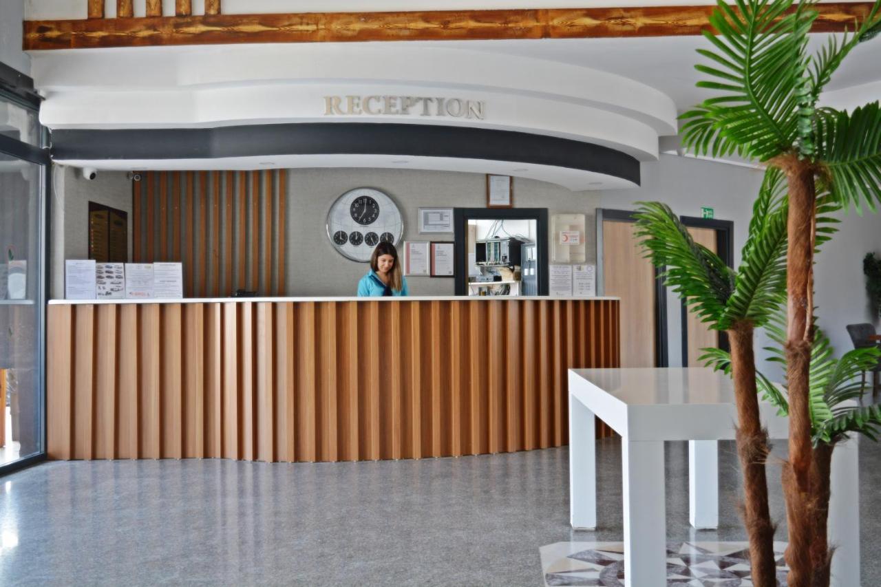 Clover Magic Park Side Hotel Bagian luar foto