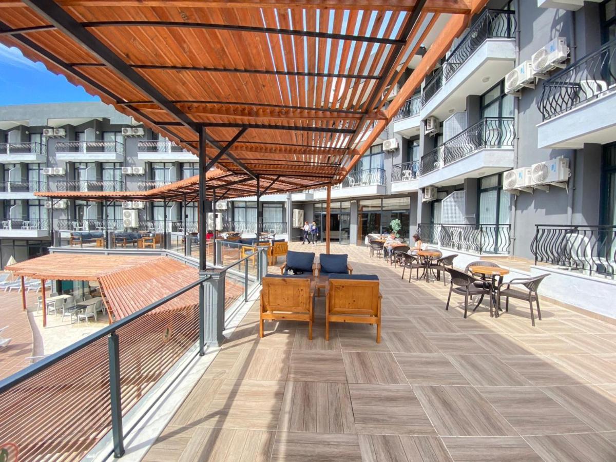 Clover Magic Park Side Hotel Bagian luar foto