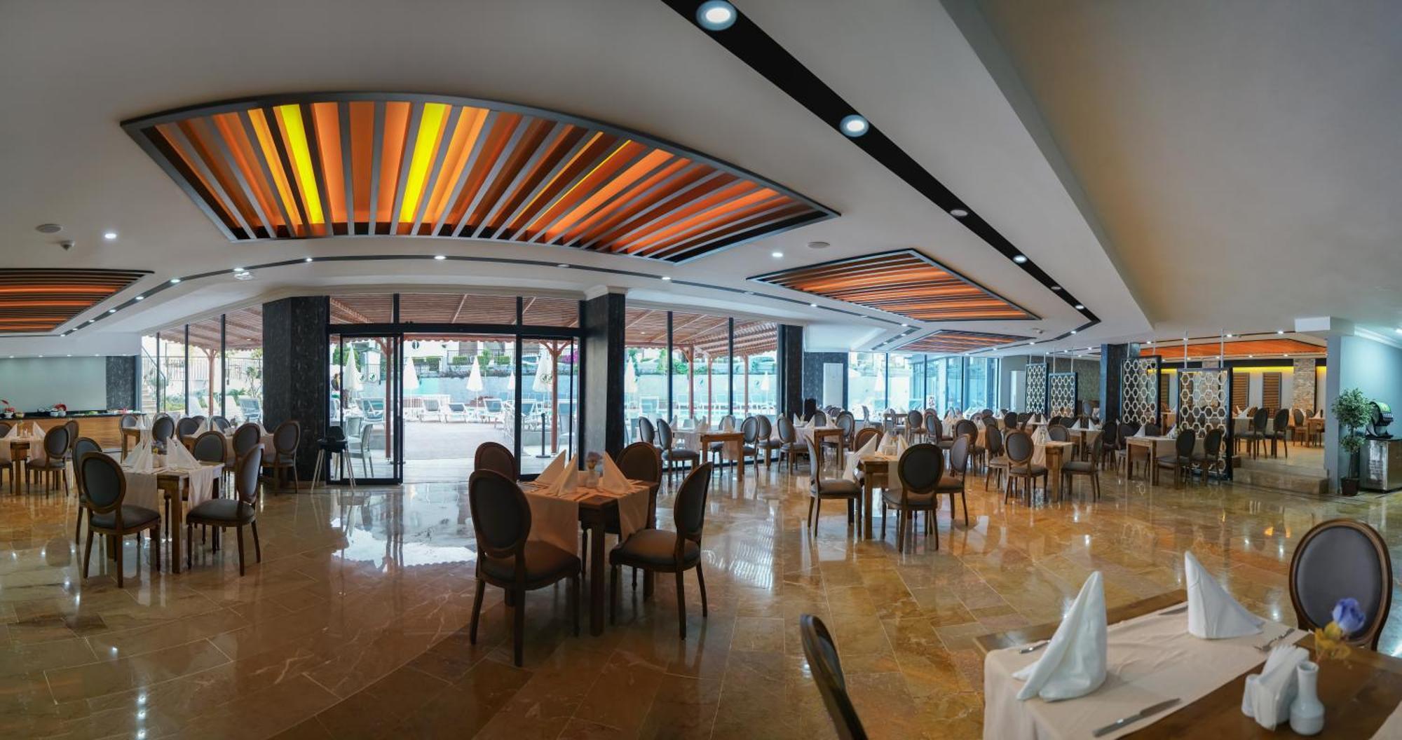 Clover Magic Park Side Hotel Bagian luar foto