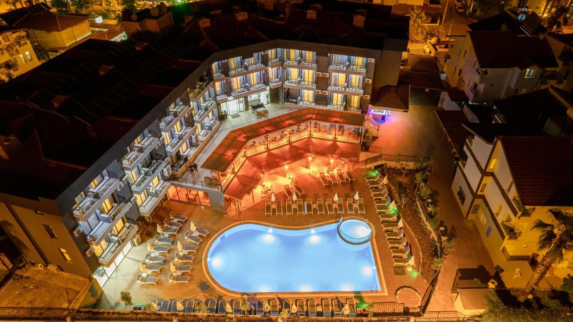 Clover Magic Park Side Hotel Bagian luar foto