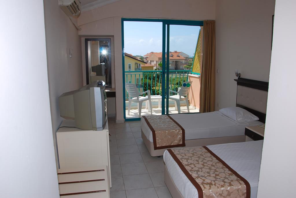 Clover Magic Park Side Hotel Bagian luar foto