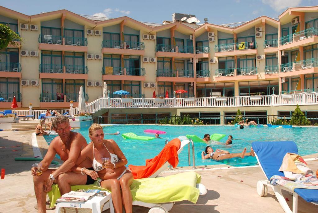 Clover Magic Park Side Hotel Bagian luar foto