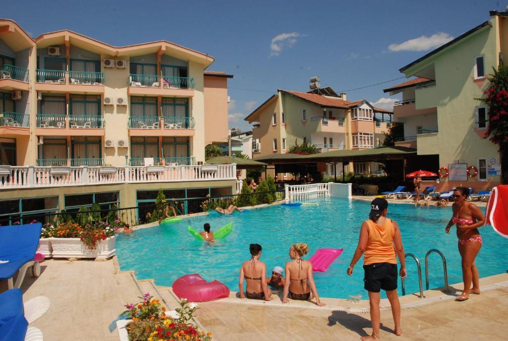 Clover Magic Park Side Hotel Bagian luar foto