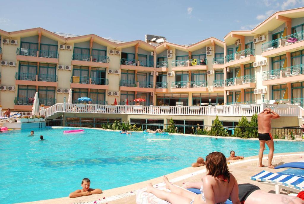 Clover Magic Park Side Hotel Bagian luar foto